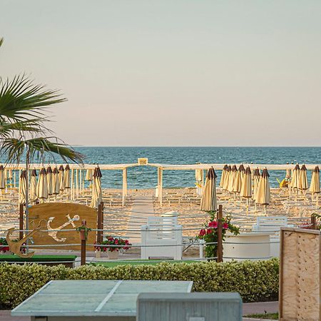 Hotel Avana Fronte Mare 리치오네 외부 사진