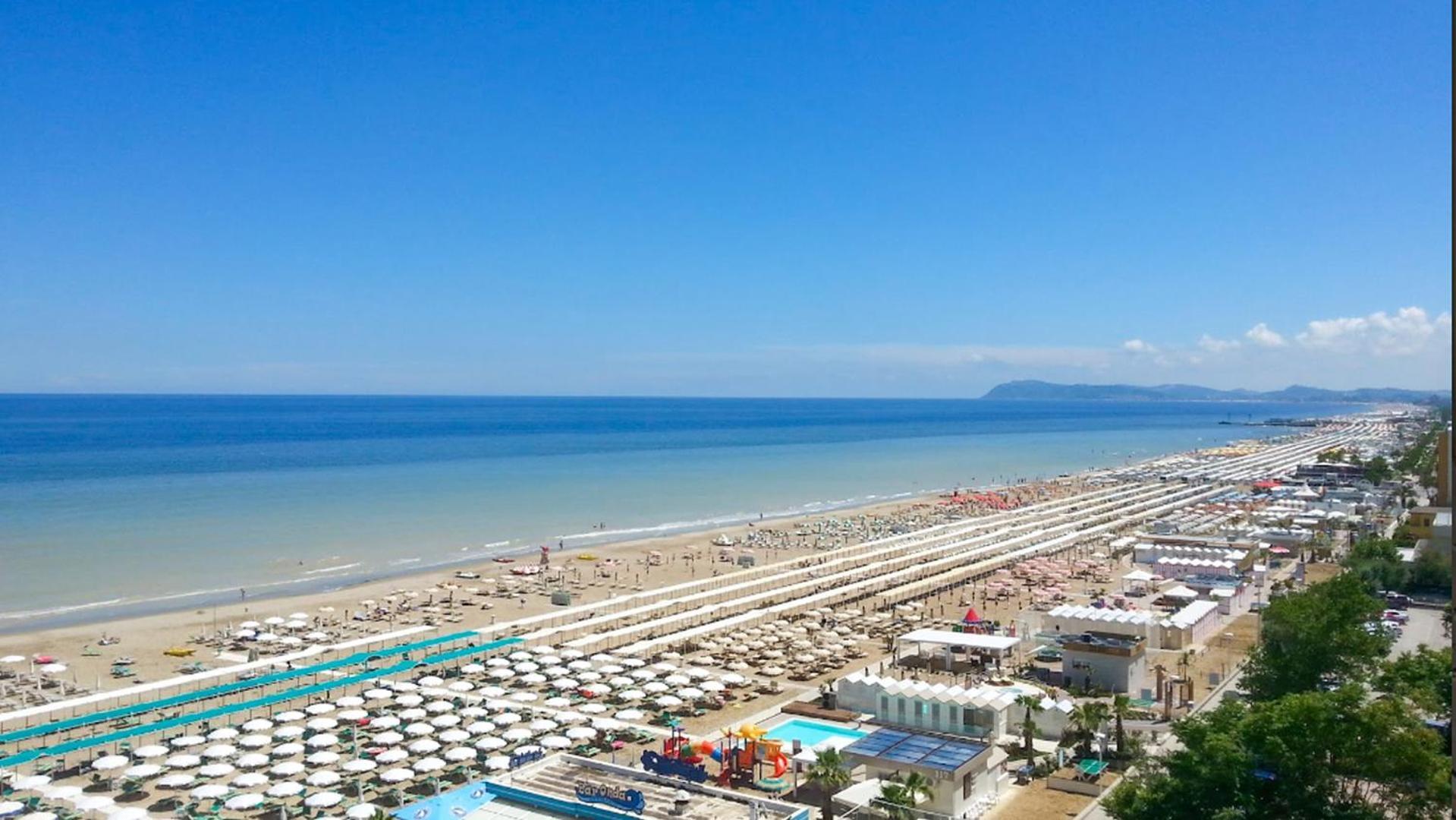 Hotel Avana Fronte Mare 리치오네 외부 사진