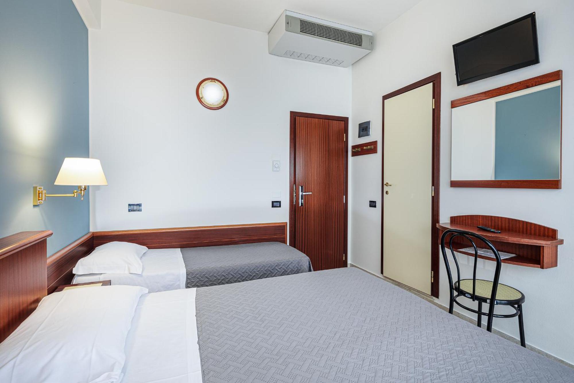 Hotel Avana Fronte Mare 리치오네 외부 사진