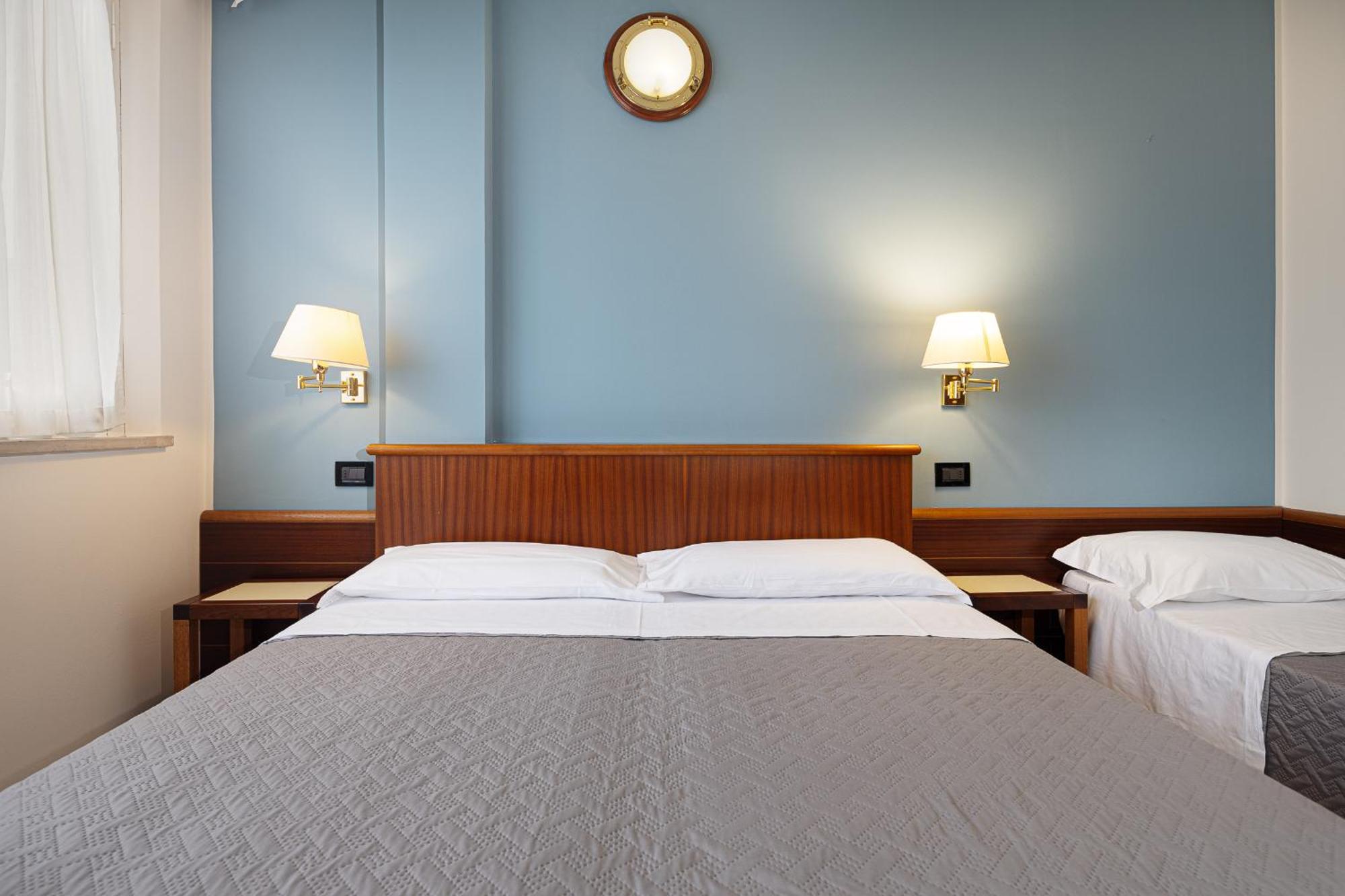 Hotel Avana Fronte Mare 리치오네 외부 사진