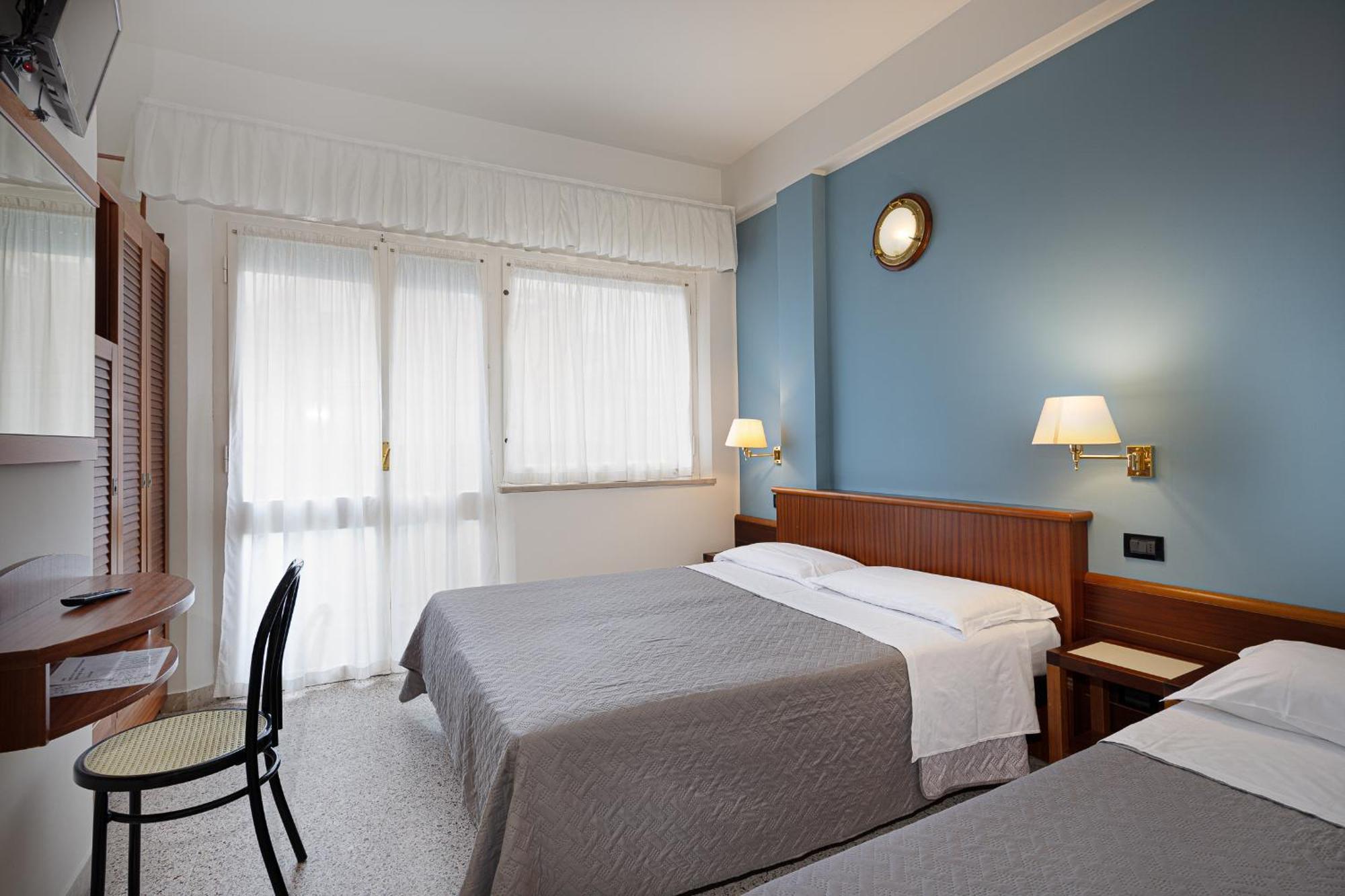Hotel Avana Fronte Mare 리치오네 외부 사진
