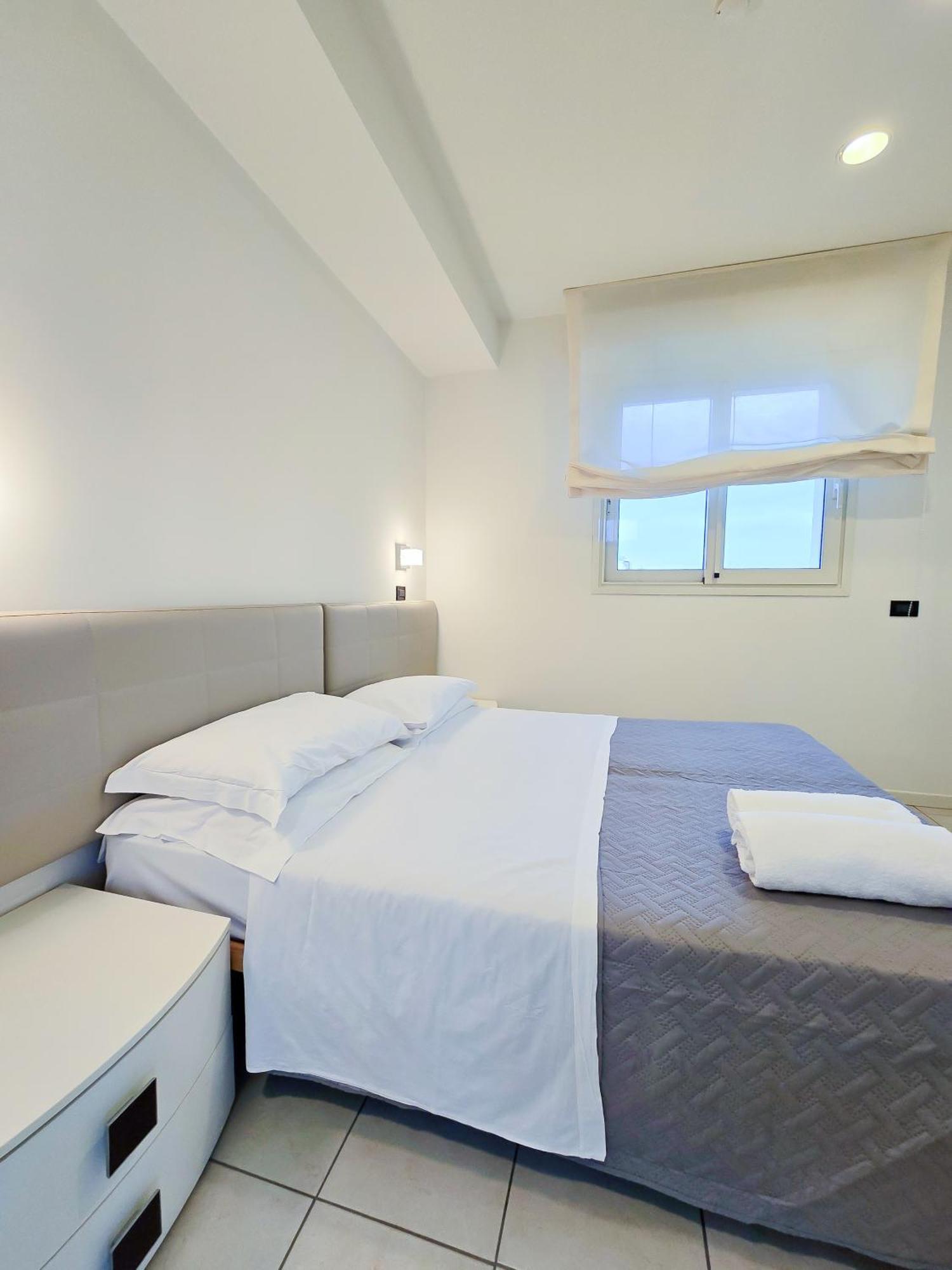 Hotel Avana Fronte Mare 리치오네 외부 사진