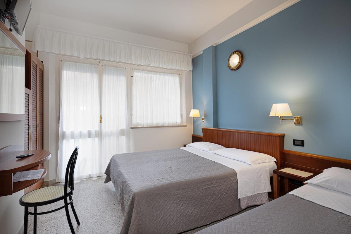 Hotel Avana Fronte Mare 리치오네 외부 사진