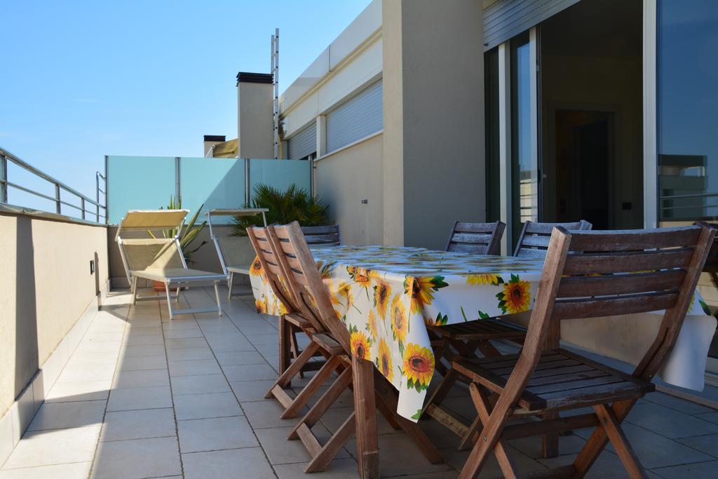 Hotel Avana Fronte Mare 리치오네 외부 사진