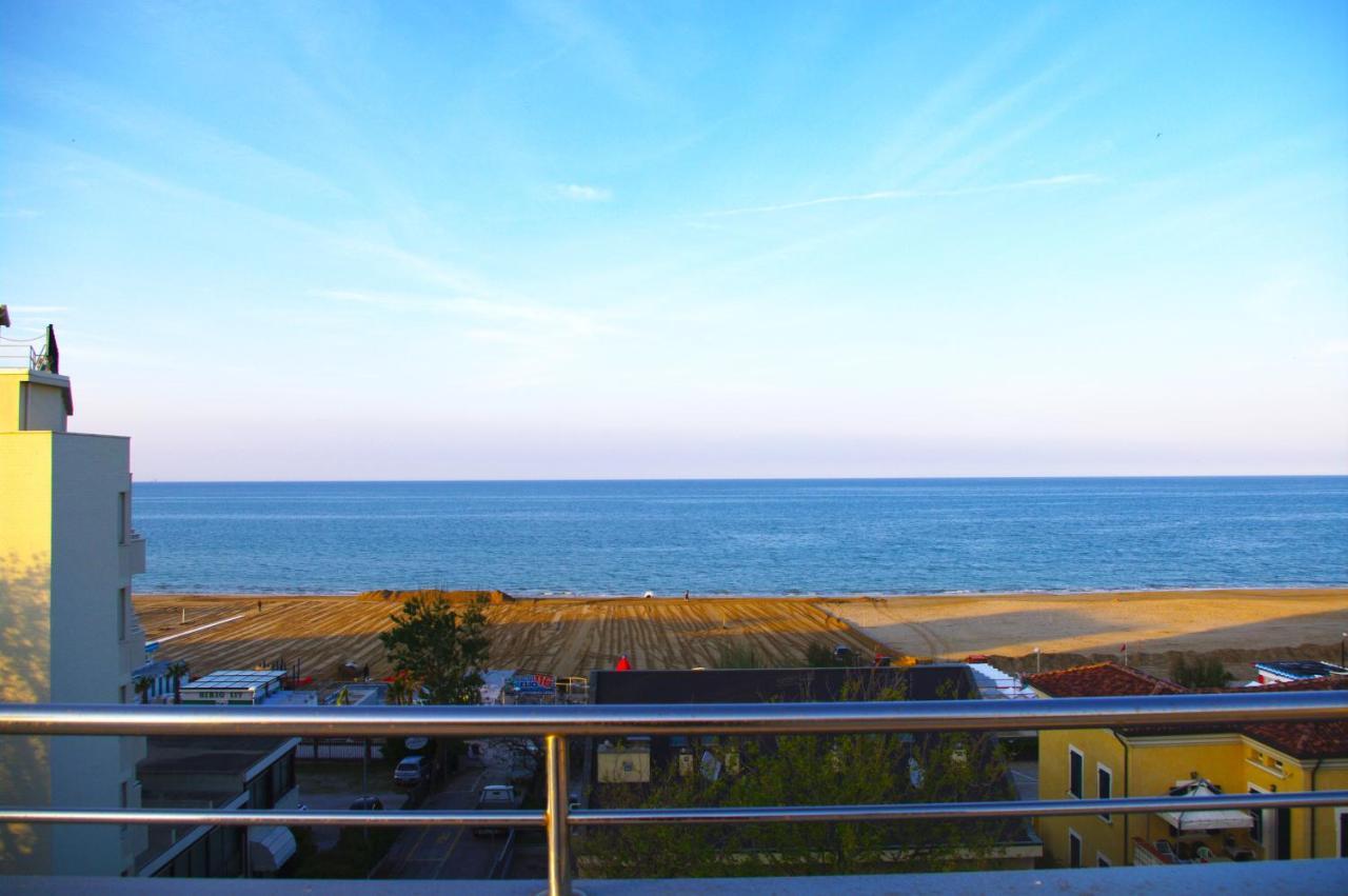 Hotel Avana Fronte Mare 리치오네 외부 사진