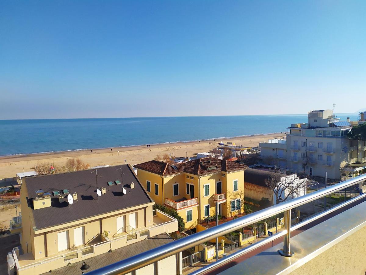 Hotel Avana Fronte Mare 리치오네 외부 사진
