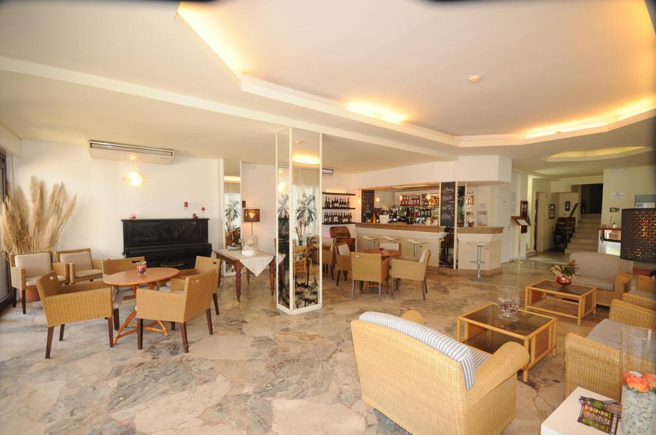 Hotel Avana Fronte Mare 리치오네 외부 사진