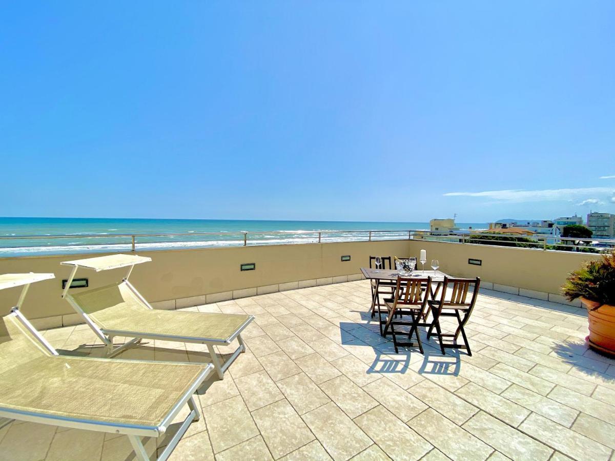 Hotel Avana Fronte Mare 리치오네 외부 사진