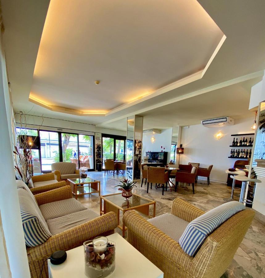 Hotel Avana Fronte Mare 리치오네 외부 사진