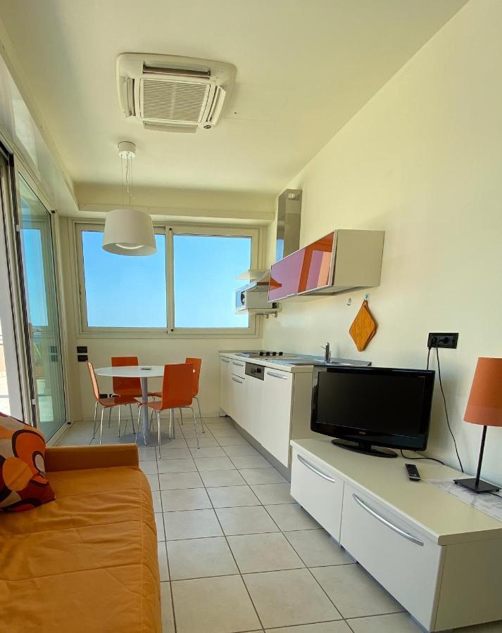 Hotel Avana Fronte Mare 리치오네 외부 사진